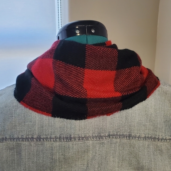 NWT OLD NAVY RED & BLACK BUFFALO PLAID SCARF LONG CHRISTMAS FESTIVE WOMEN OS - Picture 3 of 10